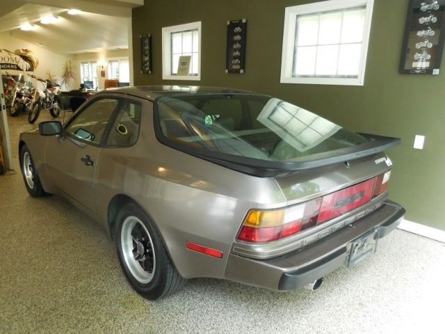 1983 Gray Porsche 944 --