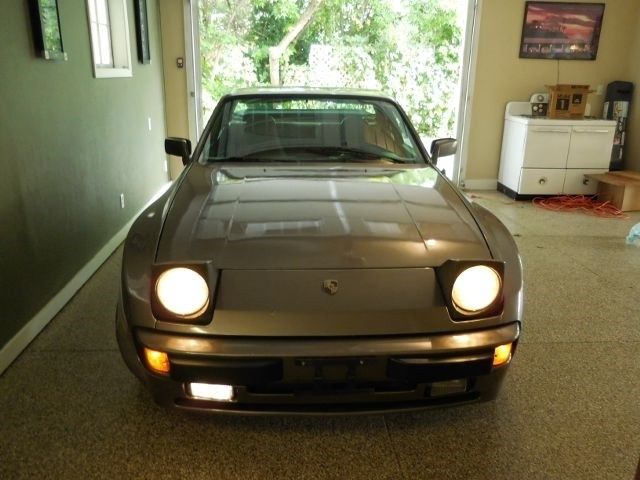 1983 Gray Porsche 944 --