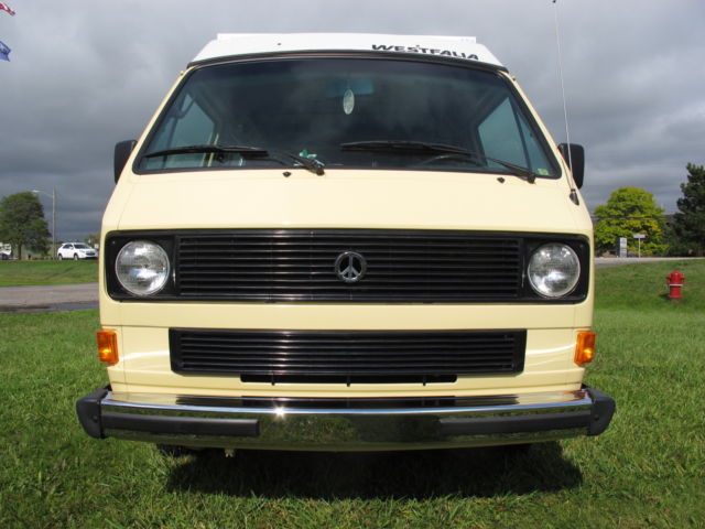 1983 Ivory Volkswagen Bus/Vanagon Van Camper