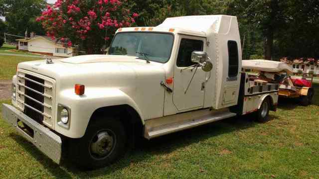 1980 White Ford MacNational Cab & Chassis