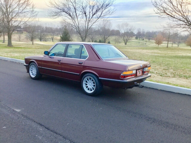 1984 Burgundrot Metallic (199) BMW 5-Series Sedan