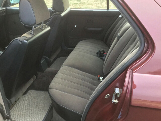 1984 Burgundrot Metallic (199) BMW 5-Series Sedan