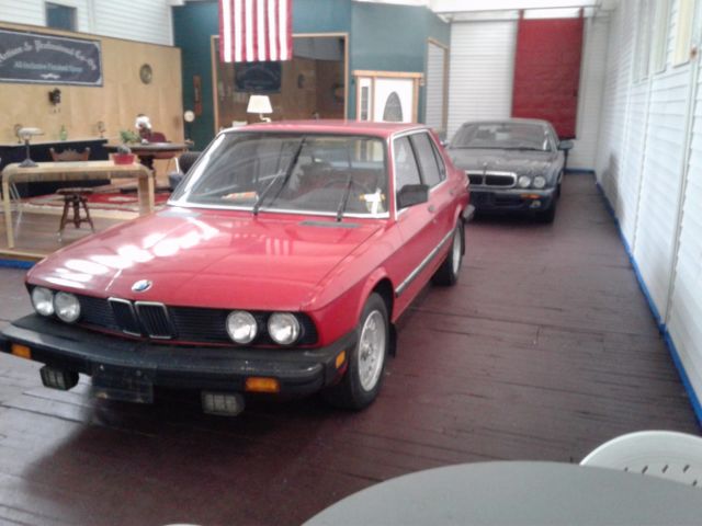 1984 Red BMW 5-Series Sedan