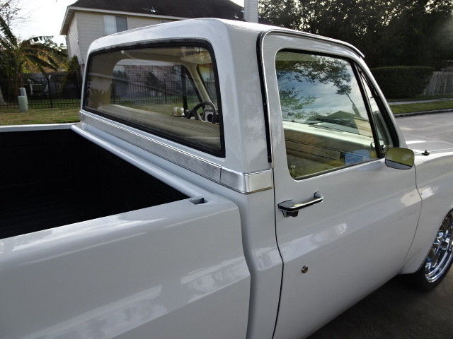 1984 White Chevrolet C-10 Standard Cab Pickup