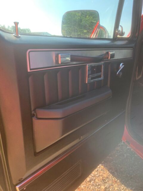 1984 blue Chevrolet C-10 PU