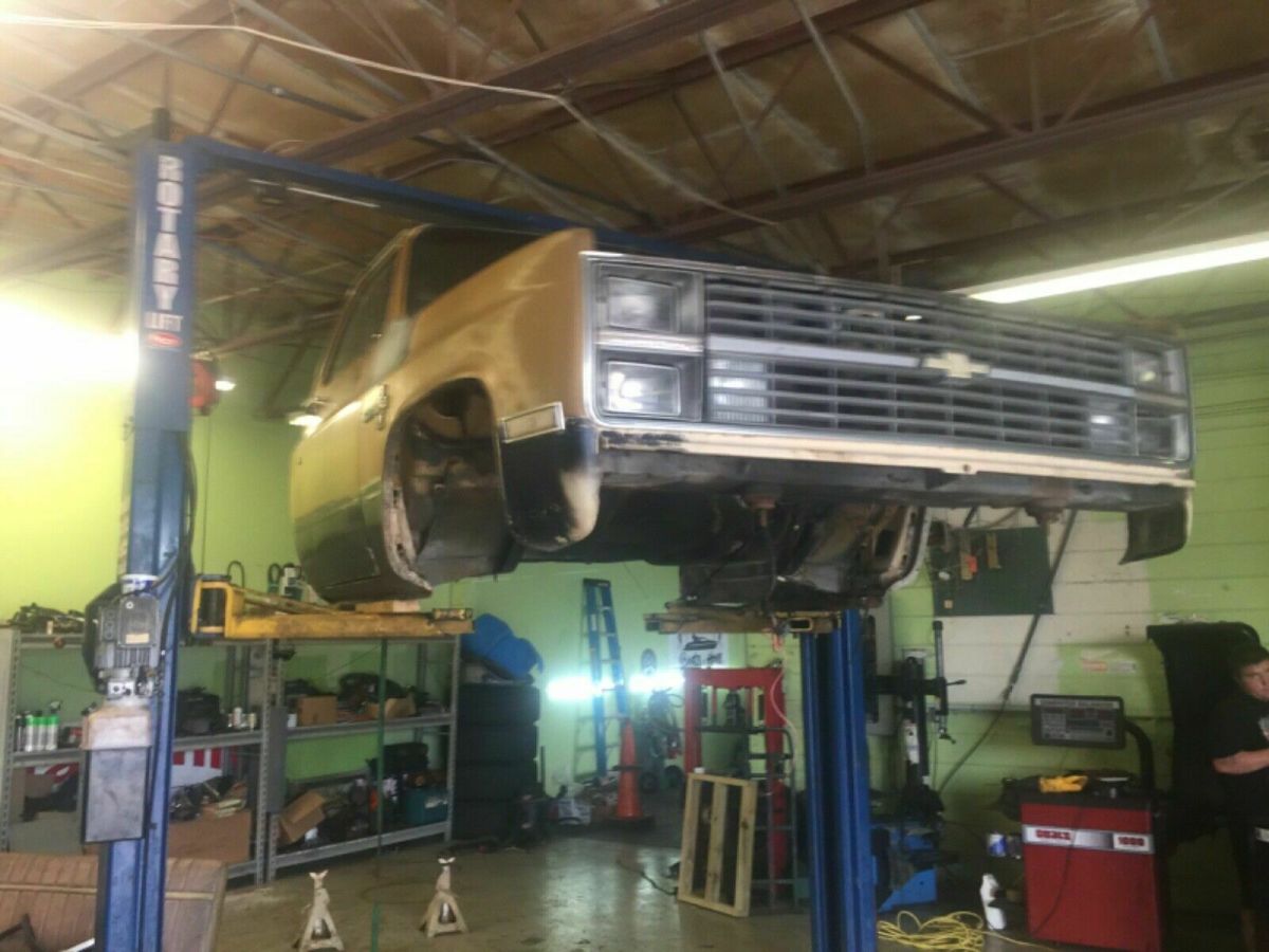 1984 Yellow Chevrolet C-10 Pickup
