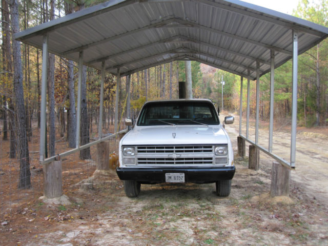 1984 White Chevrolet C/K Pickup 2500 Regular cab truck
