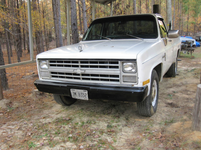 1984 White Chevrolet C/K Pickup 2500 Regular cab truck