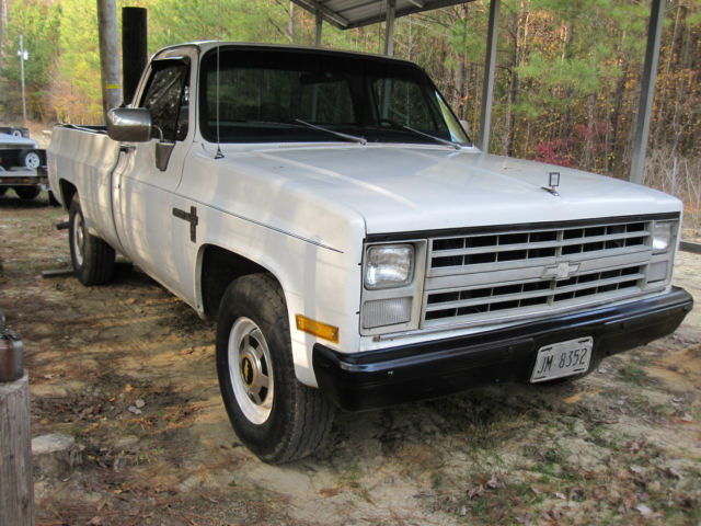 1984 White Chevrolet C/K Pickup 2500 Regular cab truck