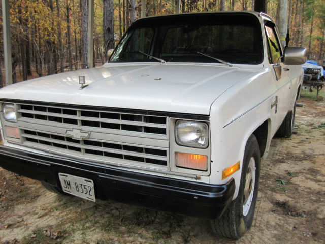 1984 White Chevrolet C/K Pickup 2500 Regular cab truck