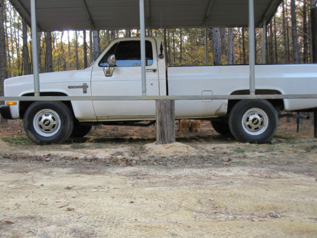 1984 White Chevrolet C/K Pickup 2500 Regular cab truck