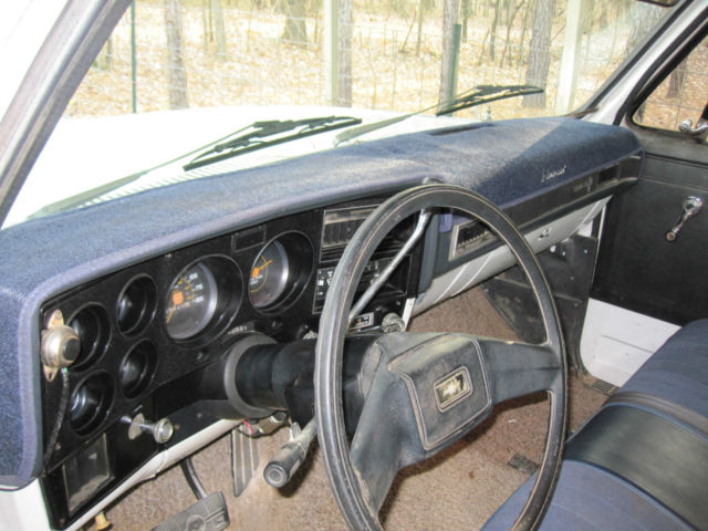 1984 White Chevrolet C/K Pickup 2500 Regular cab truck