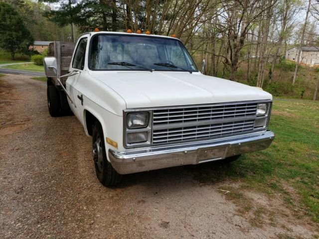 1984 Chevrolet C/K Pickup 3500 Cab & Chassis