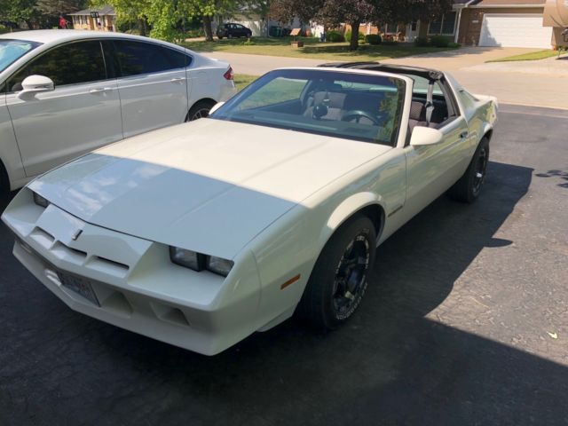 1984 White Chevrolet Camaro Coupe