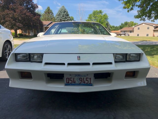 1984 White Chevrolet Camaro Coupe