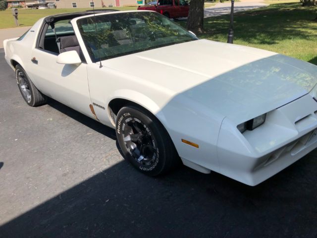 1984 White Chevrolet Camaro Coupe