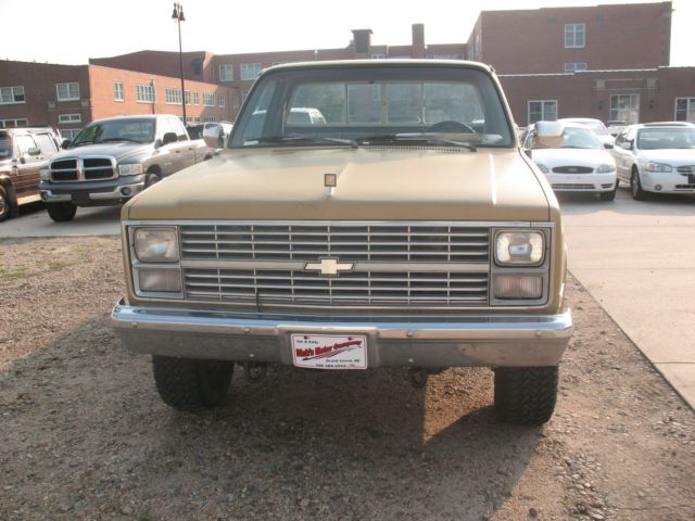 1984 Gold Chevrolet C-10 Standard Cab Pickup