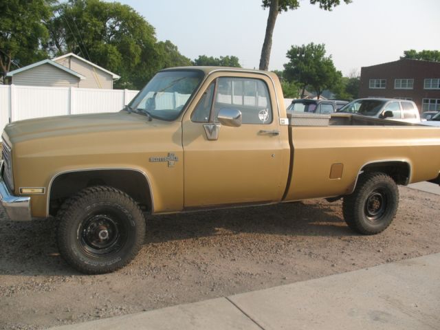 1984 Gold Chevrolet C-10 Standard Cab Pickup