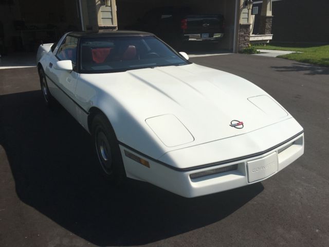 1984 White Chevrolet Corvette Coupe