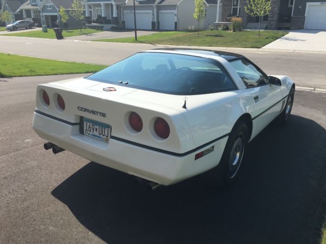 1984 White Chevrolet Corvette Coupe