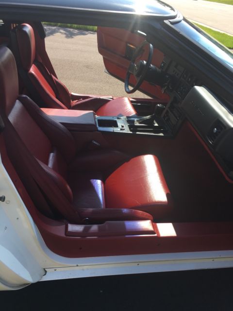 1984 White Chevrolet Corvette Coupe