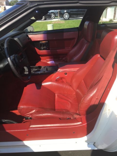 1984 White Chevrolet Corvette Coupe