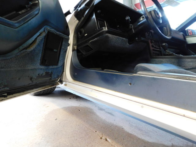 1984 White Chevrolet Corvette 2 DR