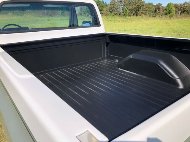 1984 White Chevrolet C-10 Standard Cab Pickup