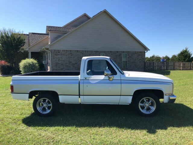 1984 White Chevrolet C-10 Standard Cab Pickup