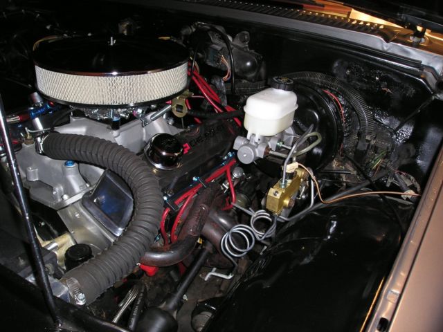 1984 black and gray Chevrolet S-10 reg. cab/ short bed