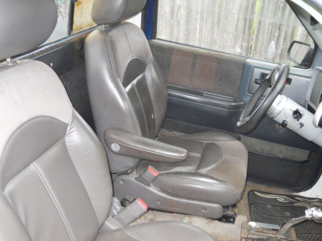 1984 black and gray Chevrolet S-10 reg. cab/ short bed