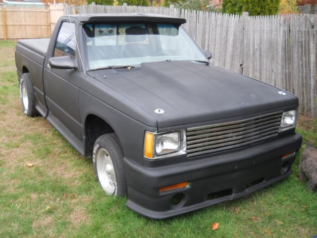 1984 black and gray Chevrolet S-10 reg. cab/ short bed