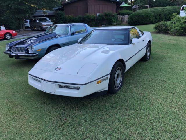 1984 White Chevrolet Corvette Coupe
