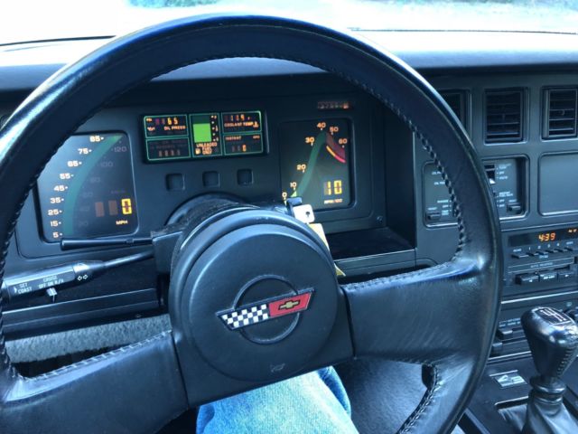 1984 White Chevrolet Corvette Coupe