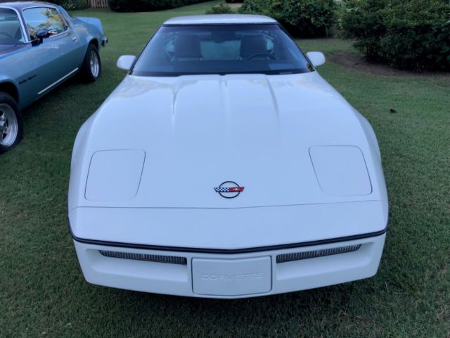 1984 White Chevrolet Corvette Coupe