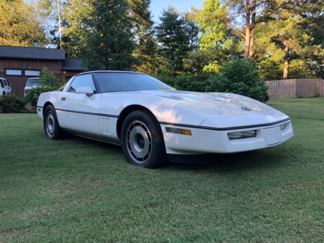 1984 White Chevrolet Corvette Coupe
