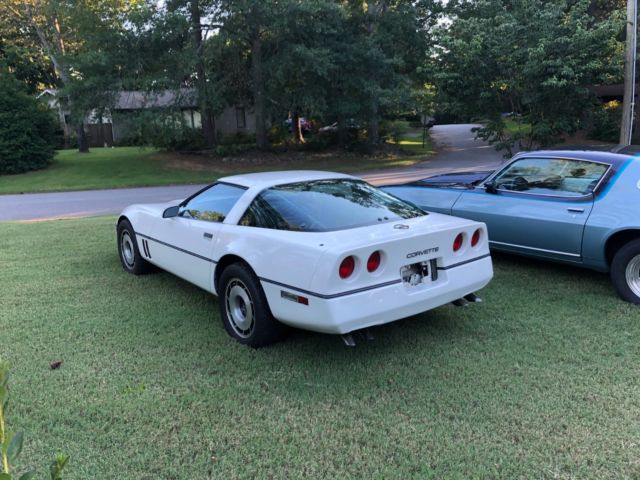 1984 White Chevrolet Corvette Coupe