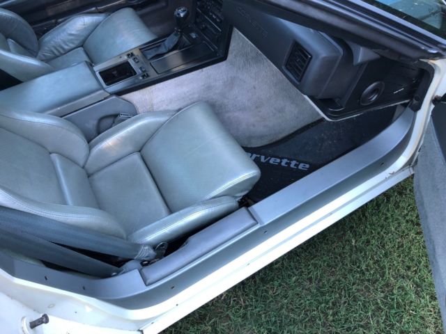 1984 White Chevrolet Corvette Coupe