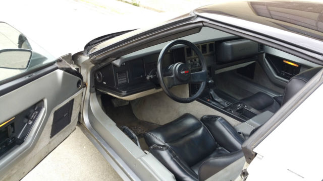 1984 Silver Chevrolet Corvette Coupe