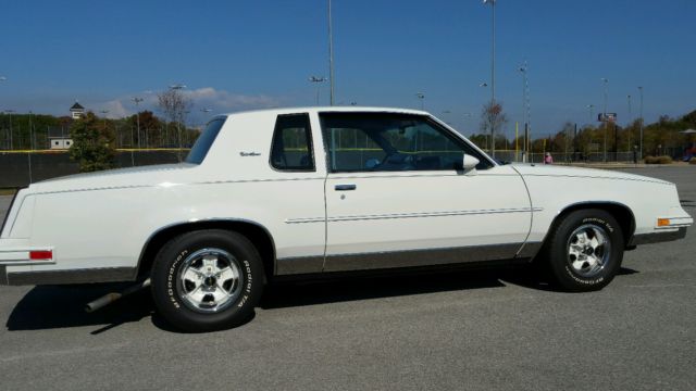 1984 White Oldsmobile Cutlass Coupe