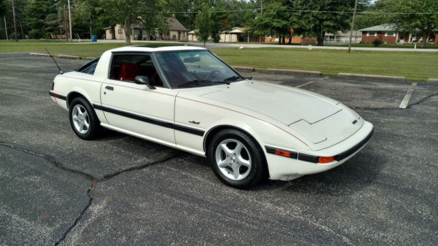 1984 white Mazda RX-7 Coupe