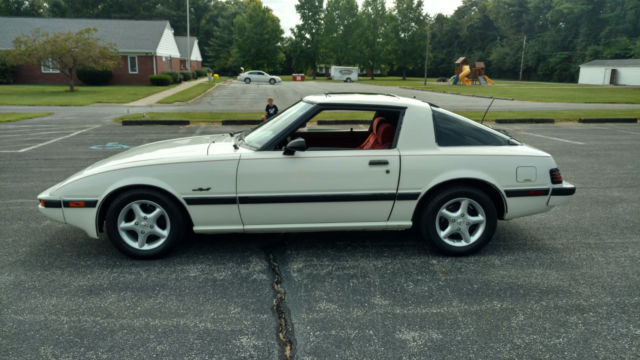 1984 white Mazda RX-7 Coupe