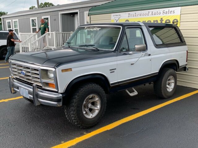 1984 Brown Ford Bronco SUV