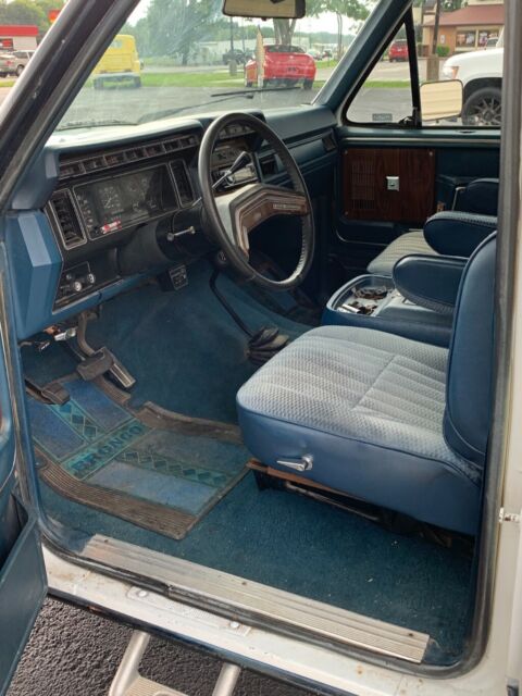 1984 Brown Ford Bronco SUV