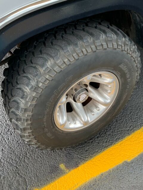 1984 Brown Ford Bronco SUV