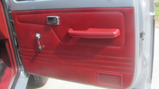 1984 Black and Silver Ford Bronco II