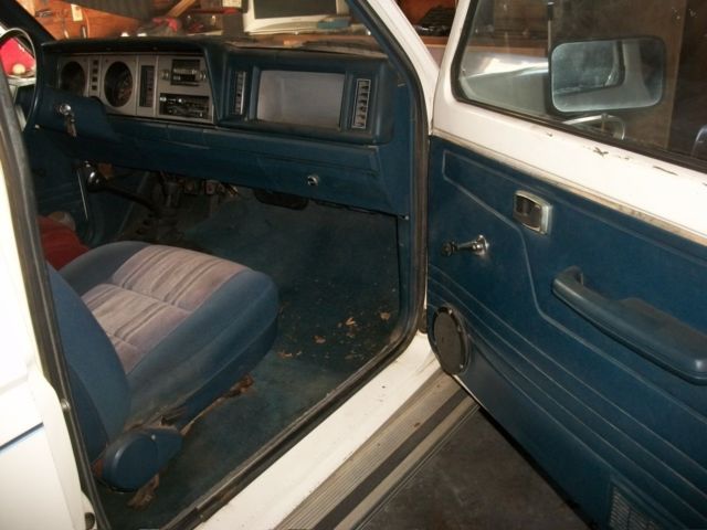 1984 White Ford Bronco Truck