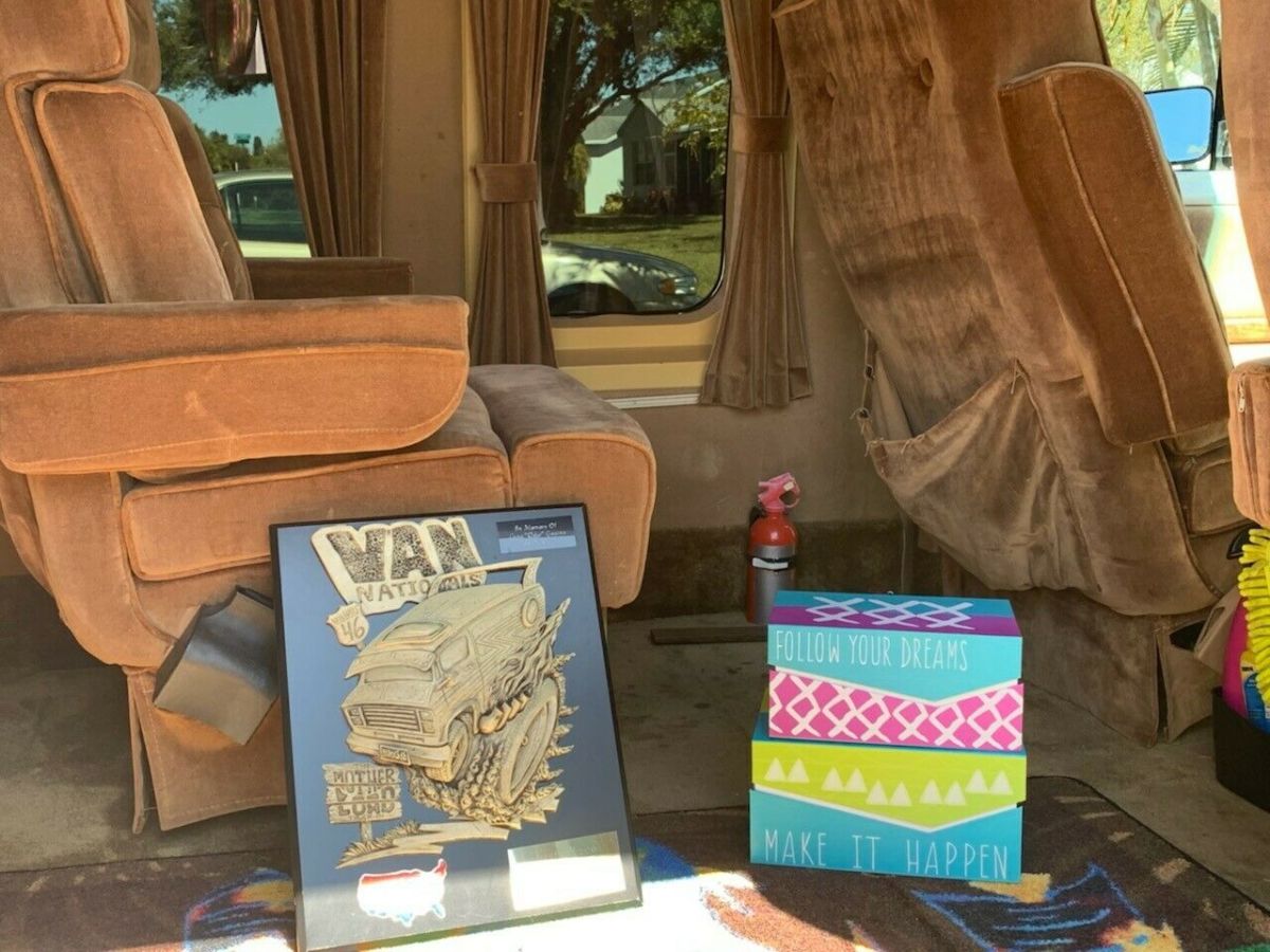 1984 White Ford E-Series Van Extended Passenger Van