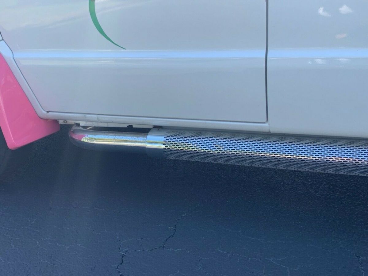 1984 White Ford E-Series Van Extended Passenger Van