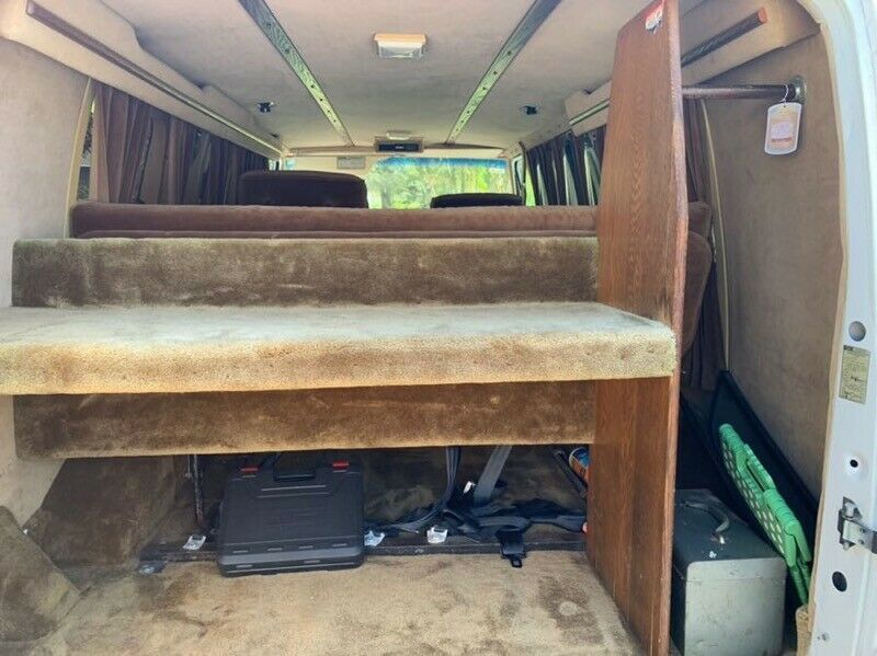 1984 White Ford E-Series Van Extended Passenger Van